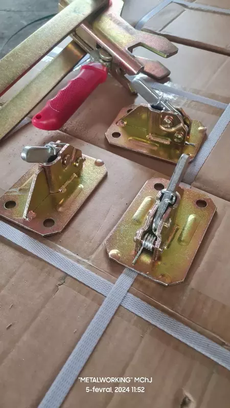 Пружинный зажим для опалубки. Чироз