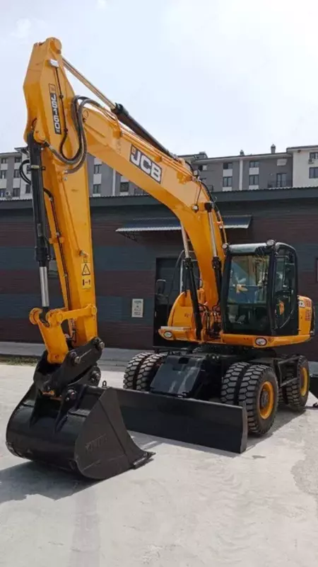 Продаётся Колесный экскаватор JCB JS160W!