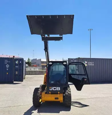 Продаётся Мини погрузчик с бортовым поворотом JCB SSL 155!