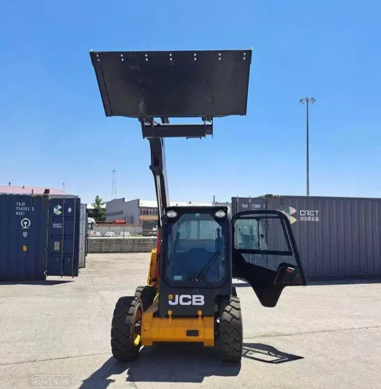 Продаётся Мини погрузчик с бортовым поворотом JCB SSL 155!