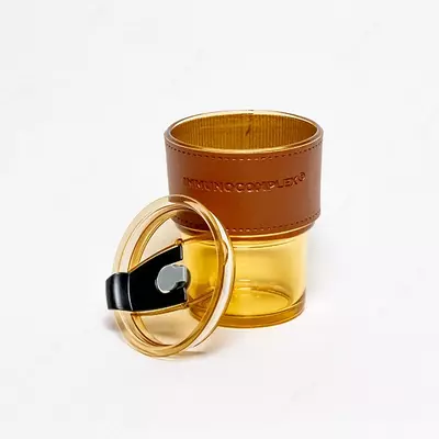 Кружка со стеклянной трубочкой с наклейкой Только в розницу