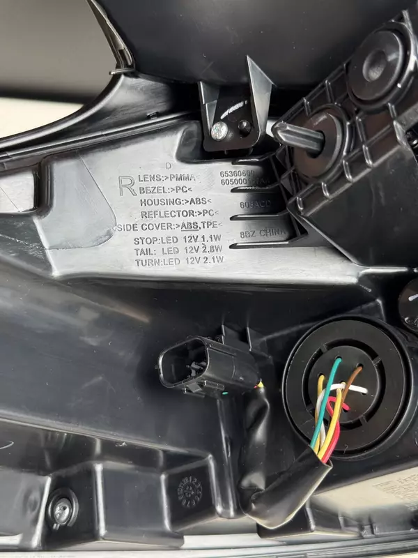 EXEED VX uchun tashqi orqa chiroqlar – chap