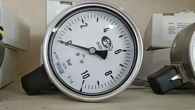   Манометр Wika 232.50.100 0..10 бар  G1/2В снизу  IP65  полностью из нерж. стали  Кл 1 нерж. сталь