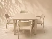   Bej rangdagi “FORTE” stoli va 4 ta “NOVA” kreslo to‘plami