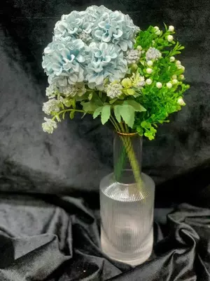 45 000 сум / шт Ваза рифленая стеклянная с золотой каймой