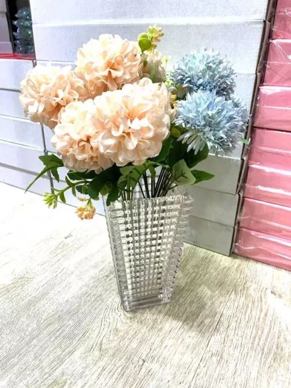 Ваза стеклянная с рельефным дизайном – Элегантность для вашего декоре!