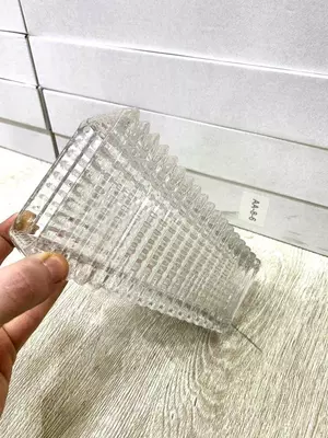 Ваза стеклянная с рельефным дизайном – Элегантность для вашего декоре! - 62 000 сум / шт