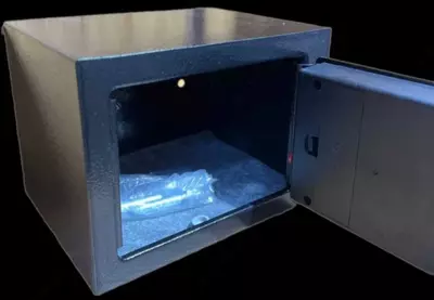 Сейф Металический Комбинированный на Коде и в Ключах - 220 000 сум / шт