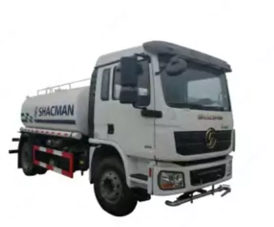 Yalangoch bokira qizning mushuk surati