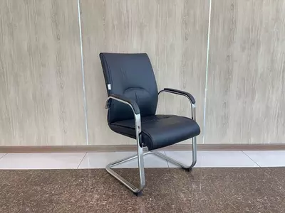 Офисное кресло Model:5601 в цветах black biege и milk