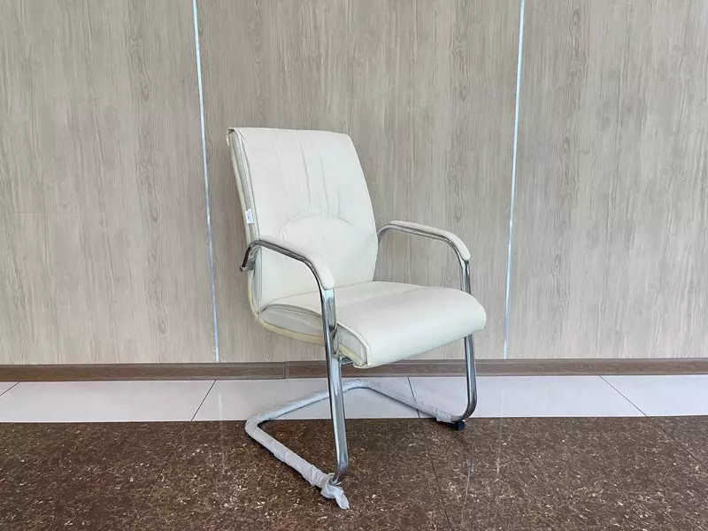 Офисное кресло Model:5601 в цветах black biege и milk Только в розницу