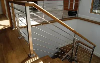 Zinadan tutqich (zanglamaydigan po'lat