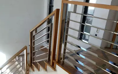 Zinadan tutqich (zanglamaydigan po'lat