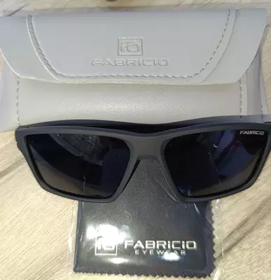 Очки солнцезащитные.