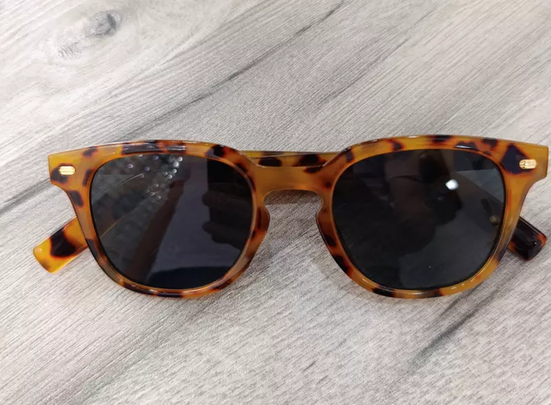 Очки солнцезащитные