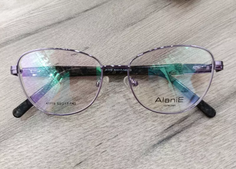 Аёллар кўзойнаги.