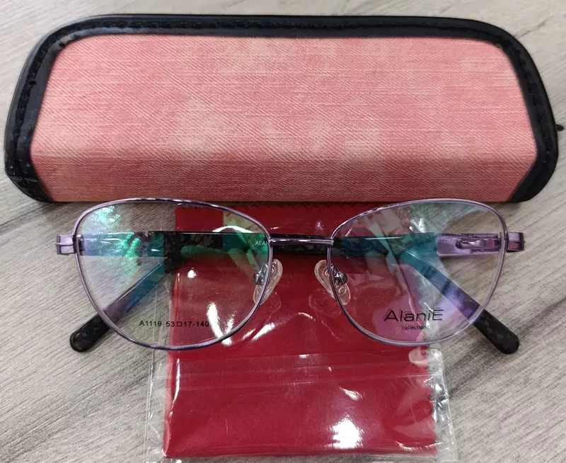 Аёллар кўзойнаги. - 215 000 so'm