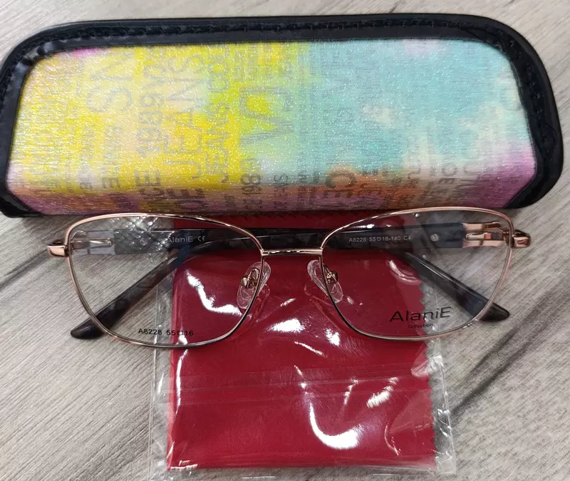 Аёллар ку́зойнаги - 215 000 so'm