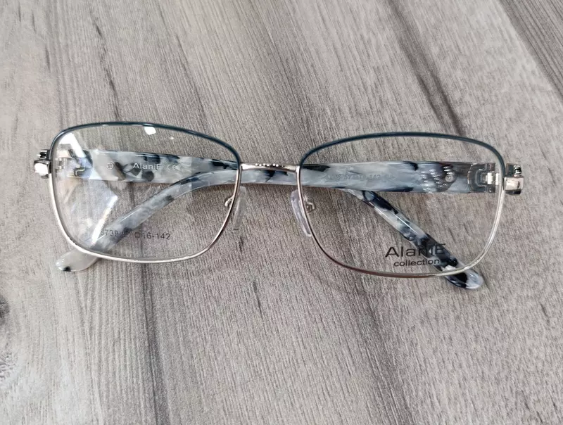 Аёллар ку́зойнаги