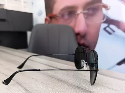 Очки солнцезащитные