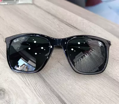 Очки солнцезащитные