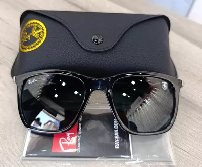 Очки солнцезащитные