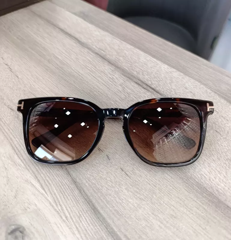 Очки солнцезащитные