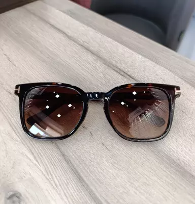 Очки солнцезащитные