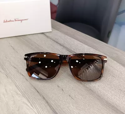 Очки солнцезащитные