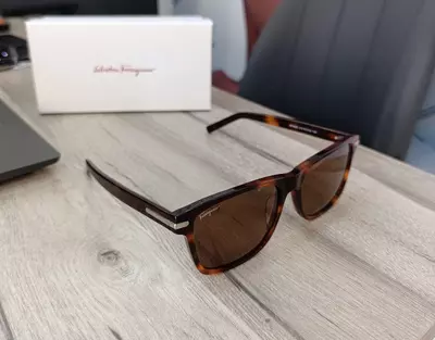 Очки солнцезащитные