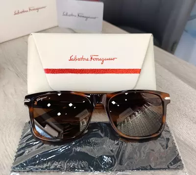 Очки солнцезащитные