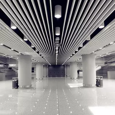 Потолки грильято с профилем 30×10 и ячейками 100×100 мм