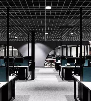 Потолки грильято с профилем 50×10 и ячейками 200×200 мм