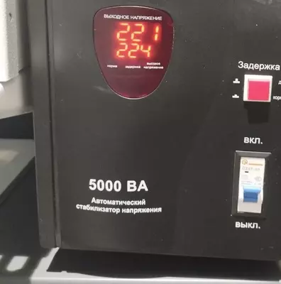 Латерный стабилизатор напряжения 5 кВт (однофазный)