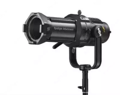 Профессиональный светодиодный профильный театральный прожектор