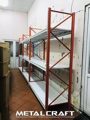 Складской средне-грузовой стеллаж с балками и настилом "Metalcraft", г/п полки от 300 до 800 кг