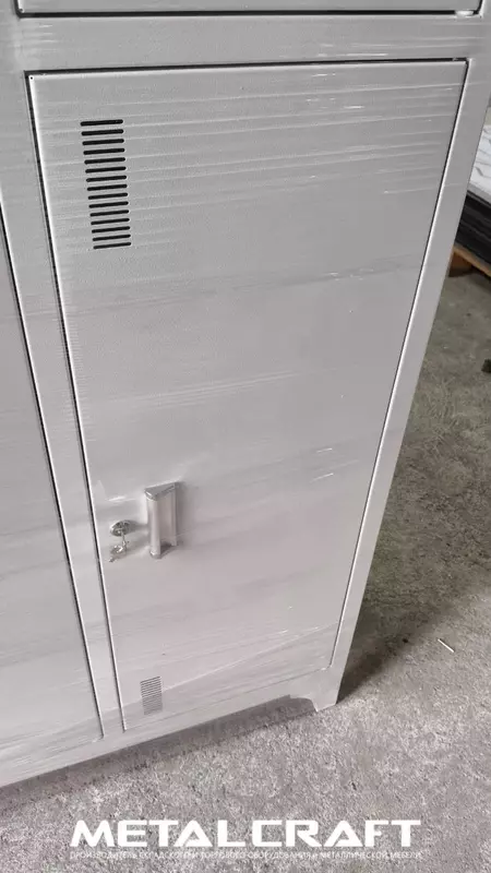 Металлический производственный шкаф для одежды "Metalcraft" ШРМ–2/4, 1900х800х400 мм