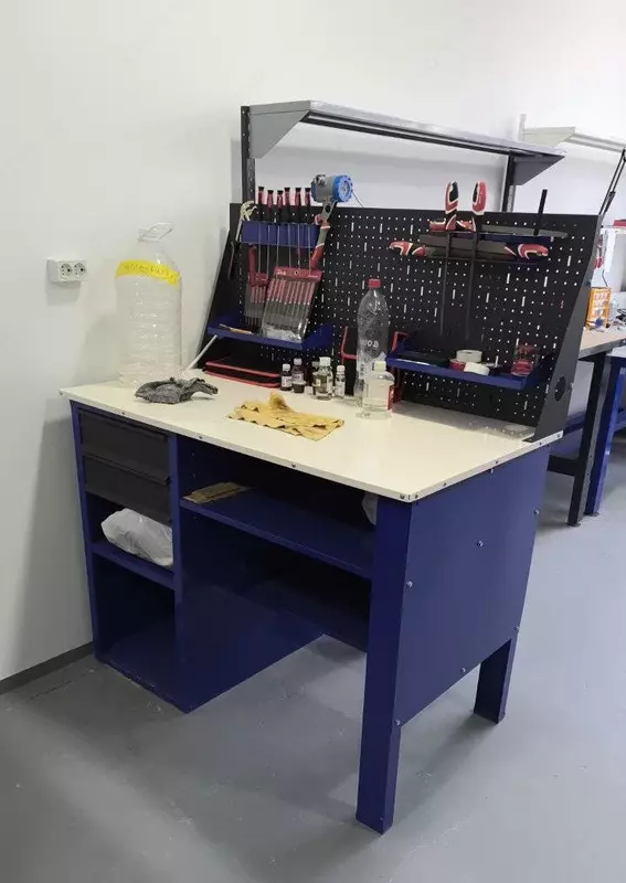 Слесарный металлический верстак "Metalcraft" 1355x1200x800 мм, нагрузка 200 кг