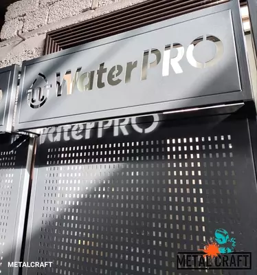 Мобильный торговый дисплей "MetalCraft" с корзиной из двух секций, 2000х700х700 мм, перф. панель