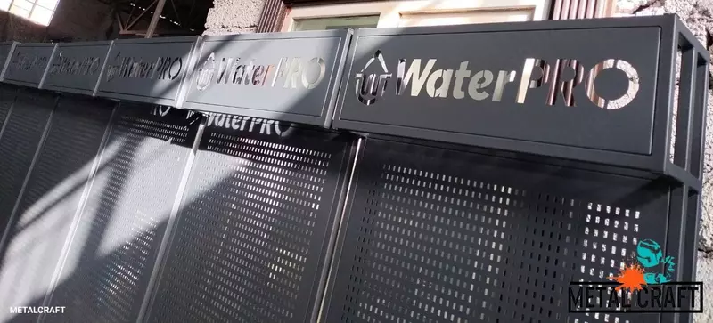 Мобильный торговый дисплей "MetalCraft" с корзиной из двух секций, 2000х700х700 мм, перф. панель