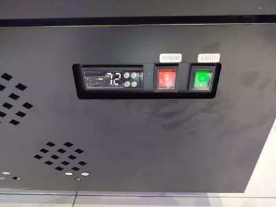 Витринный морозильник 920л Только в розницу