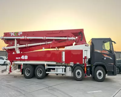 Koreyada yig‘ilgan HYUNDAI XCIENT shassisidagi KCP48ZX170 avtobetononasos - Narx so&#039;rov asosida