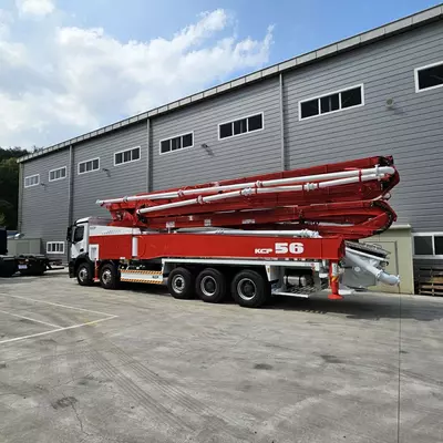 KCP56ZX6170 56 m avtobetononasos HOWO SITRAK bazasida