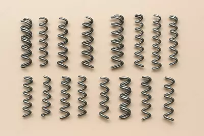 Spiral biriktiruvchi qisqichlar assortimentda