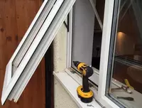 Ремонт и регулировка окон и дверей Ремонт окон и дверей Регулировка фурнитуры Замена уплотнительной резины - 15 000 сум