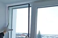 Замена стеклопакета в окнах Akfa