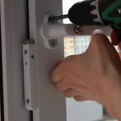 15 000 сум Ремонт пластиковых дверей AKFA - регулировка и уплотнитель