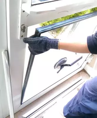 Ремонт пластиковых дверей AKFA - регулировка и уплотнитель MasterServiseUZ