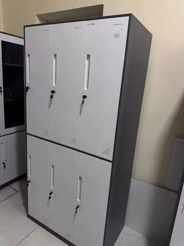 2 640 000 so'm Kiyim almashtirish uchun metall shkaf