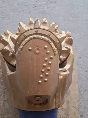 Uch konusli frezalangan tishli burg‘u asbobi